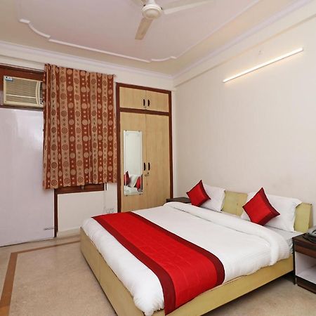 Oyo 11452 Golden Castle Lodge Indirapuram Exterior photo