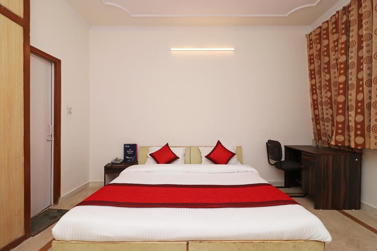 Oyo 11452 Golden Castle Lodge Indirapuram Exterior photo