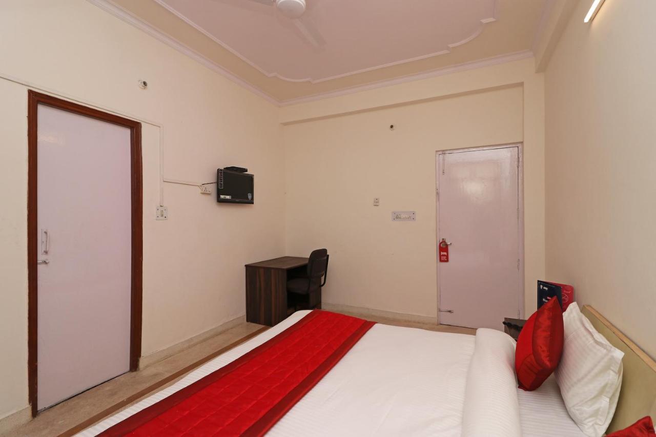 Oyo 11452 Golden Castle Lodge Indirapuram Exterior photo