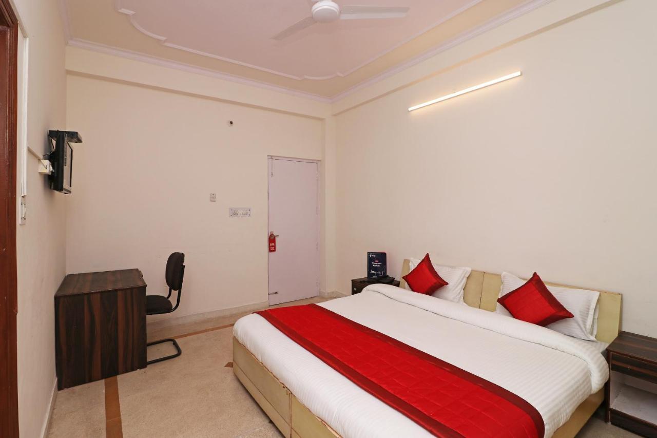 Oyo 11452 Golden Castle Lodge Indirapuram Exterior photo