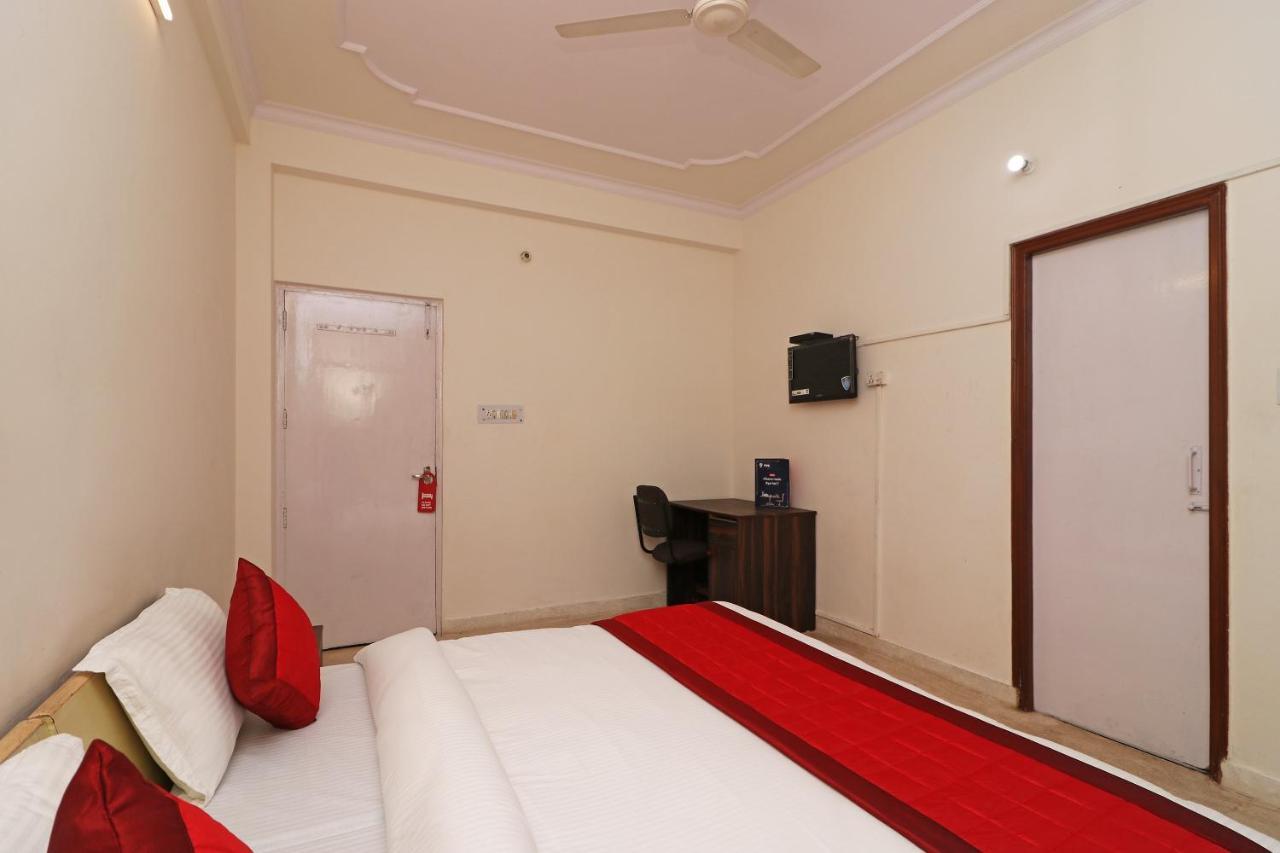 Oyo 11452 Golden Castle Lodge Indirapuram Exterior photo